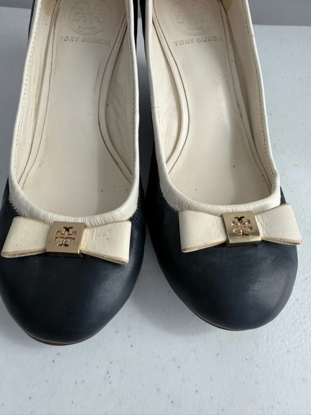 Tory Burch Shoes Sally Two Tone Leather Wedge Pumps Navy Ivory 6.5 / 36.5 Preppy - Picture 10 of 16